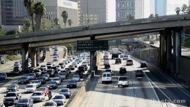 在洛杉矶市中心交通的视图